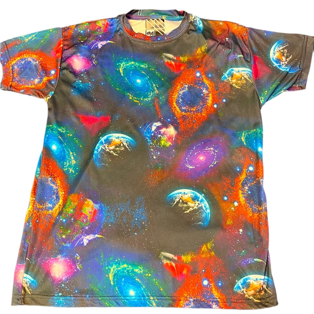Spiral galaxy/space printed men’s tee shirt sz Large.